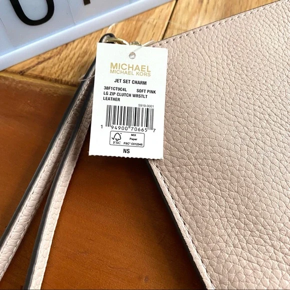 NWT authentic MK leather wristlet blush - Picture 3 of 5